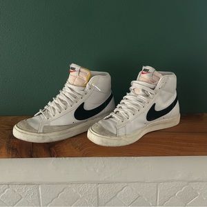 Women’s Nike Blazers Mid 77 size 9